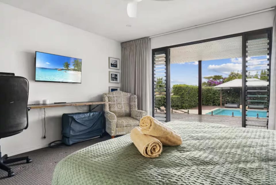 Bed, View (from property/room), Bedroom, Pool view, Swimming pool