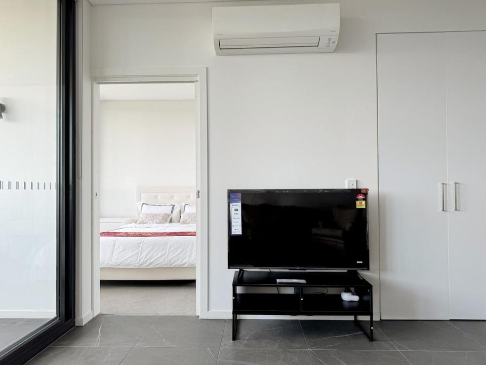 Modern 2Brs@ close2 Olympic park Apartment in Sydney