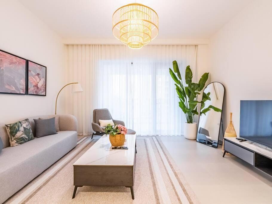 Coastal Charm Casita : 1BR Creek Beach Elegance Apartment in Dubai