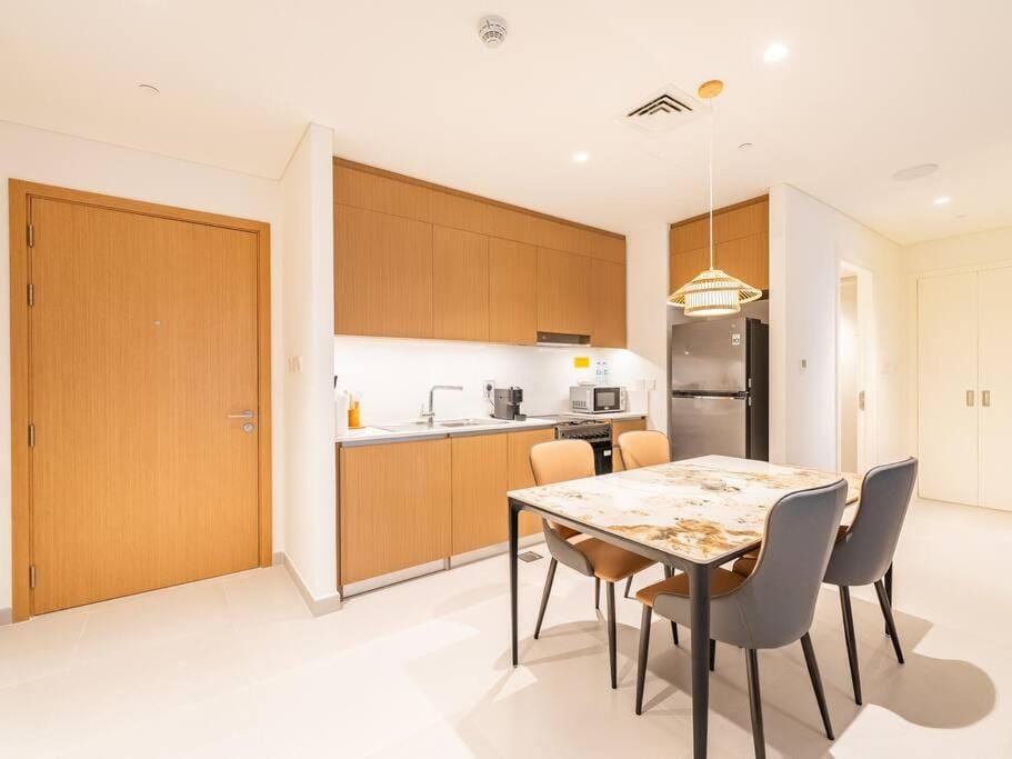 Coastal Charm Casita : 1BR Creek Beach Elegance Apartment in Dubai