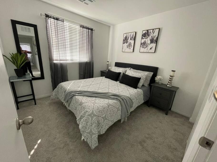 New,and Modern Home close to the strip House in North Las Vegas