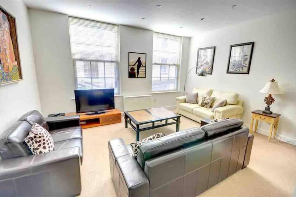 Seagull-Charming Two Bed Ground Floor Retreat, Can sleep 6 Apartment in Scarborough