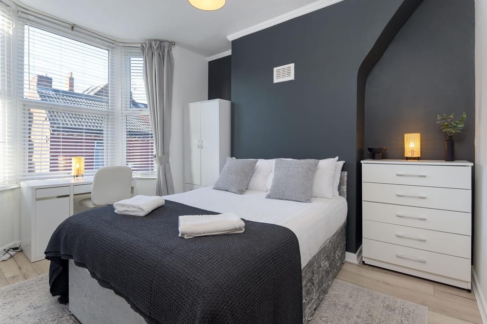 Bed, Photo of the whole room, Bedroom