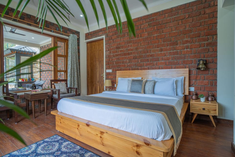 Bed, Photo of the whole room, Seating area, Bedroom