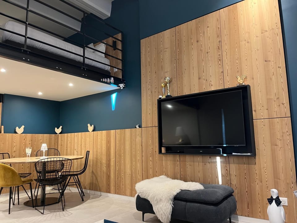 Communal lounge/ TV room