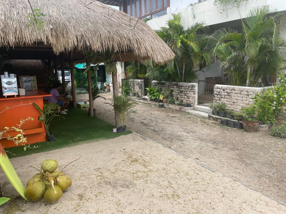 Coffee/tea facilities, Breakfast