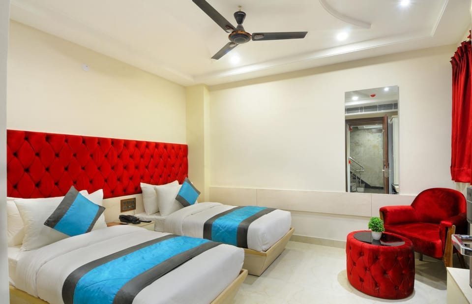 Bed, TV and multimedia, Photo of the whole room, Seating area, Bedroom, air conditioner
