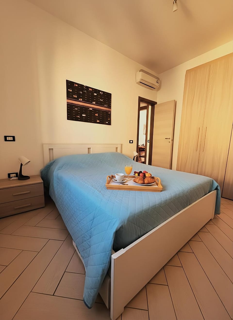 Bed, Breakfast, Continental breakfast