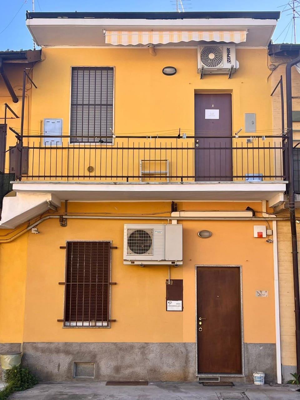 Property building, Balcony/Terrace
