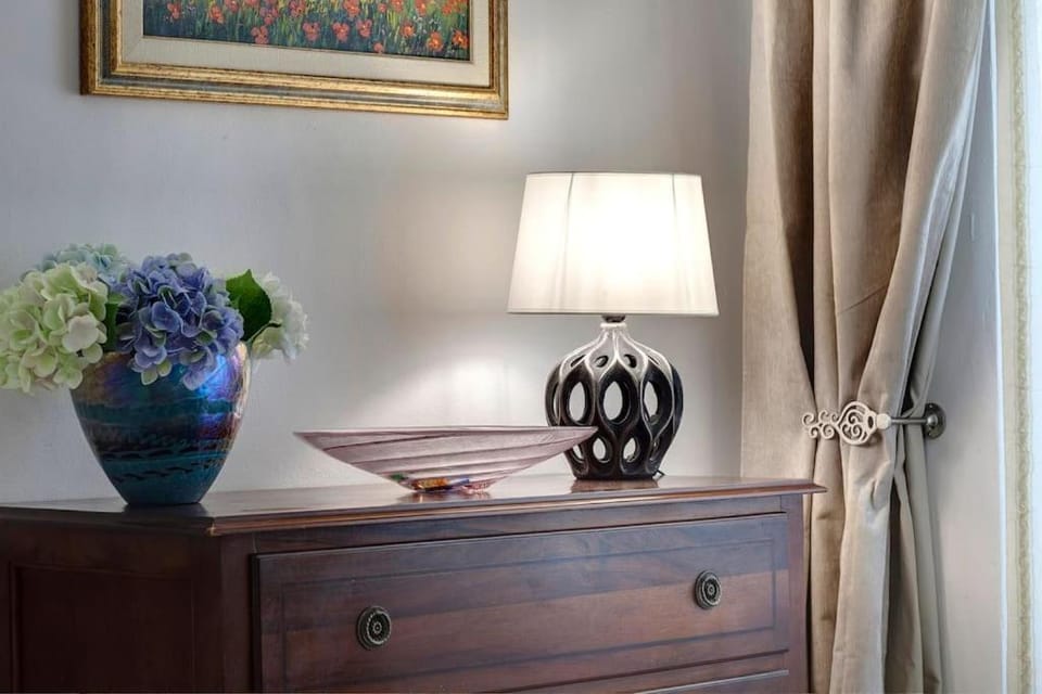 Photo of the whole room, Decorative detail, Bedroom