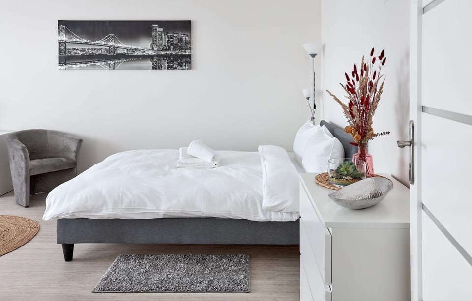 Bed, Photo of the whole room, Bedroom, towels