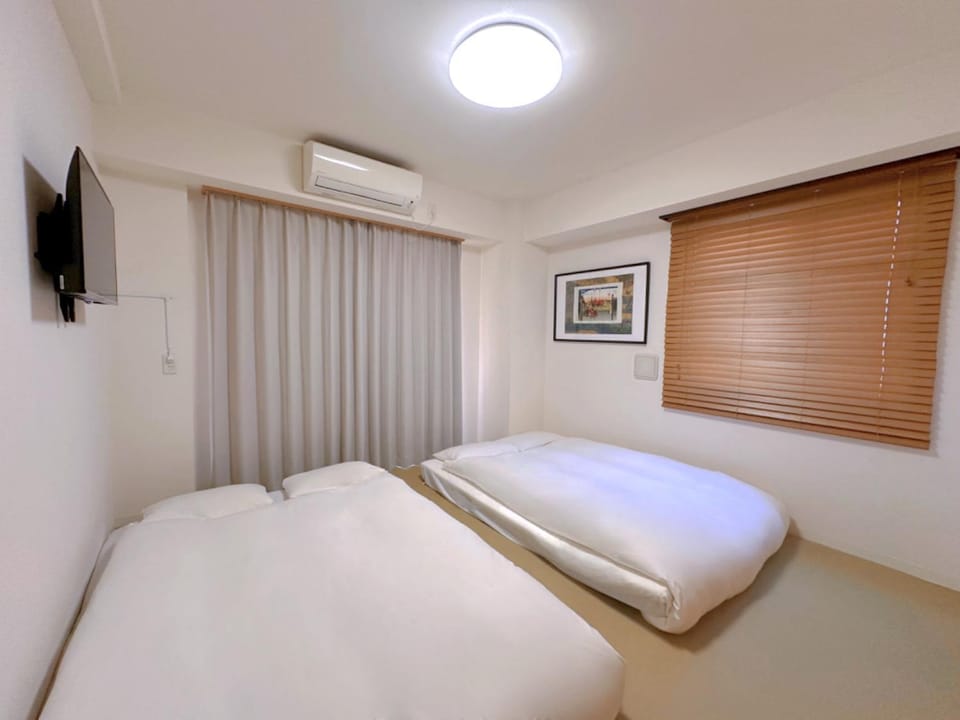 Bed, Photo of the whole room, Bedroom, air conditioner