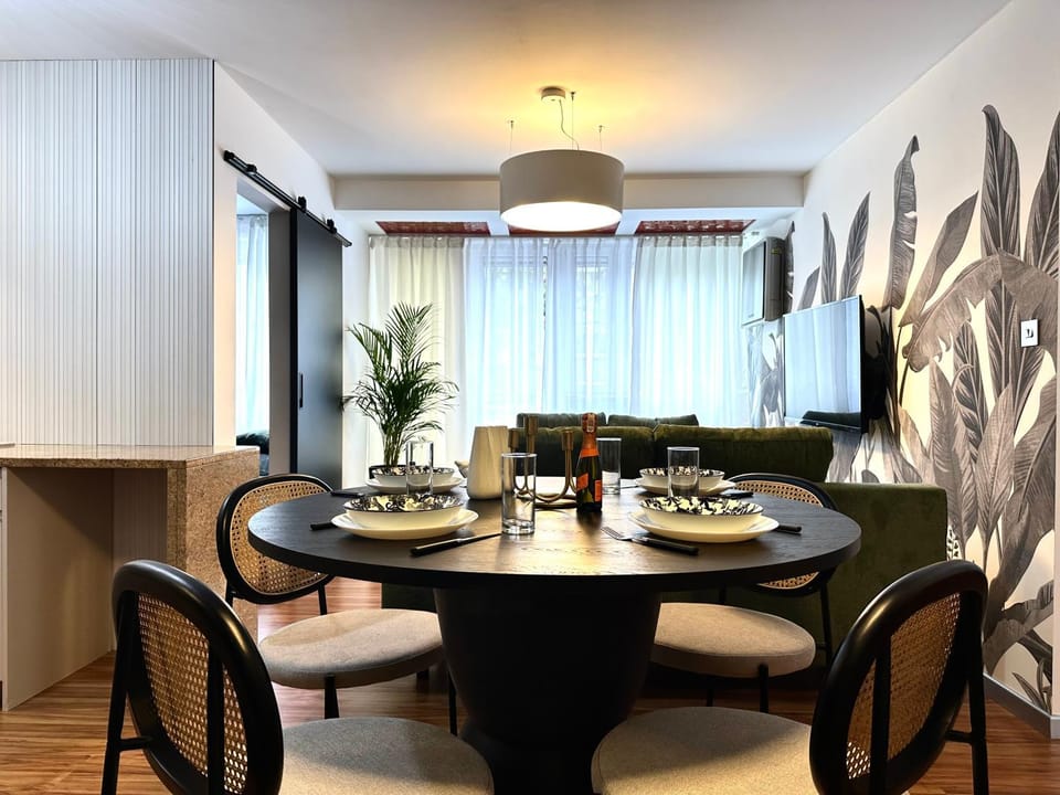 Living room, Seating area, Dining area