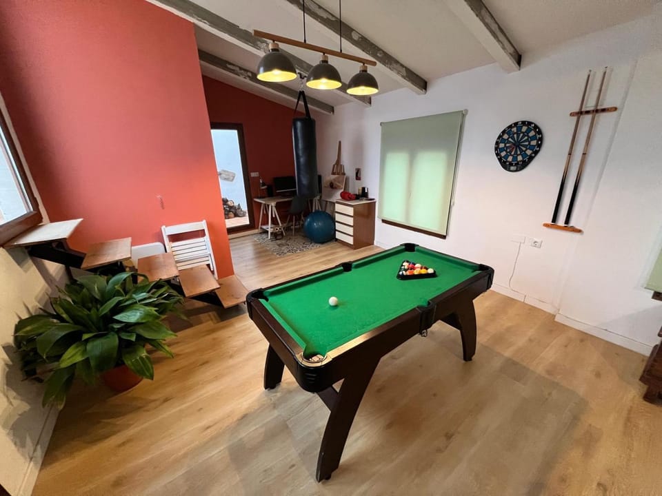 Billiard, Game Room