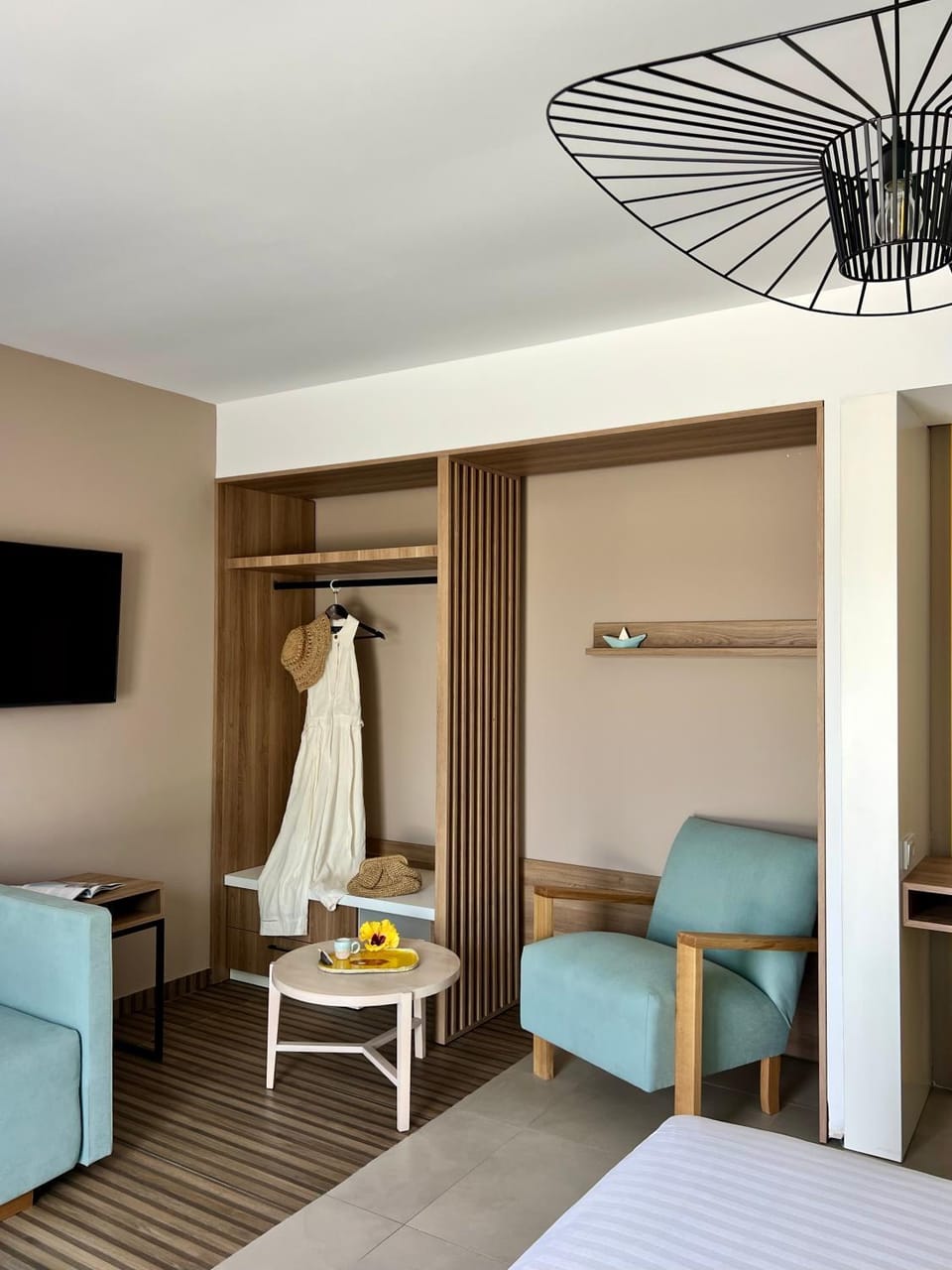 Communal lounge/ TV room, Bed, TV and multimedia, Living room, Photo of the whole room, Bedroom, wardrobe