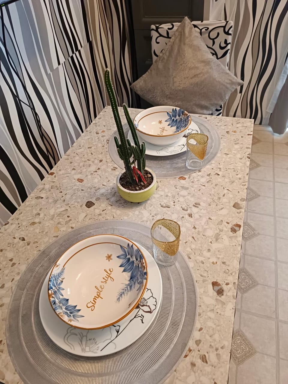 Food and drinks, Dining area, Food, Drinks