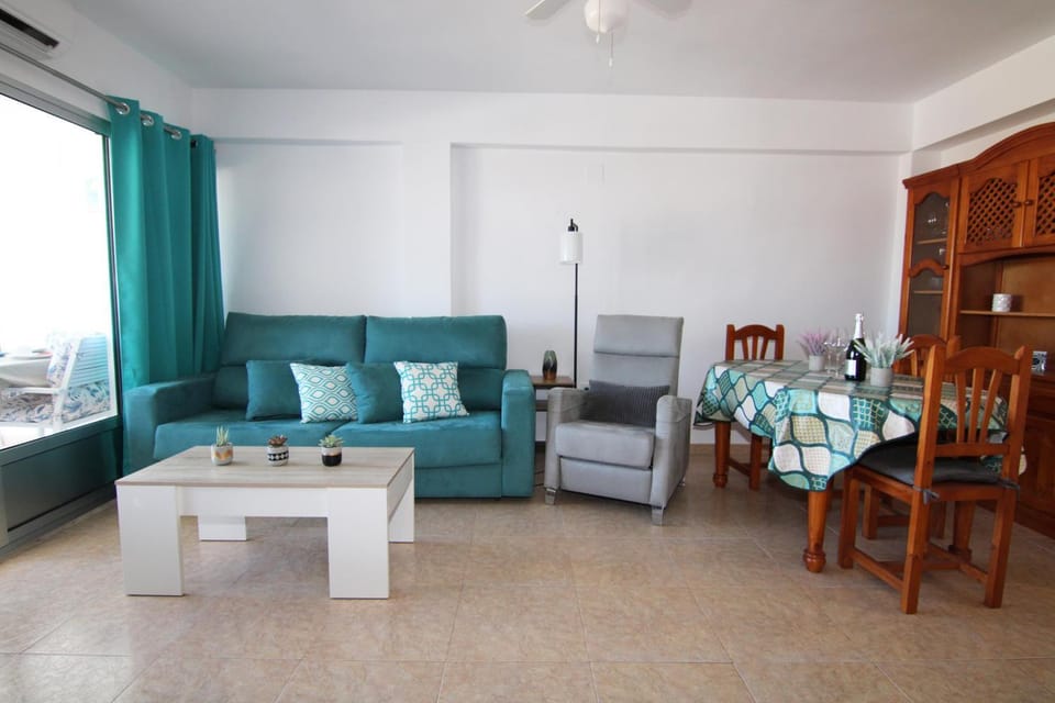 Bed, Living room, Other, Dining area, Entertainment