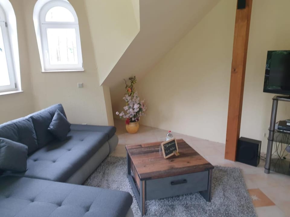 Communal lounge/ TV room, TV and multimedia, Living room, Seating area, Evening entertainment