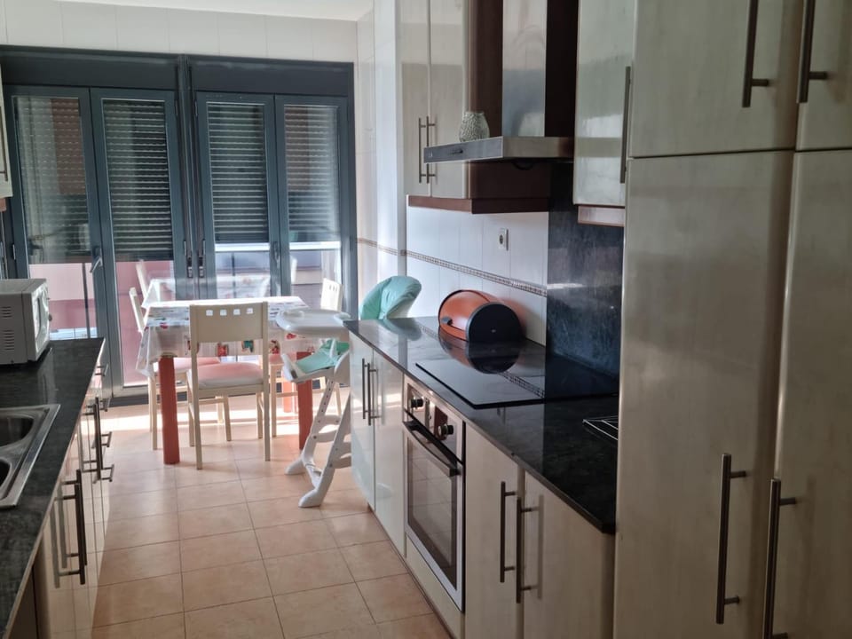 Kitchen or kitchenette, Dining area, pet friendly, stove