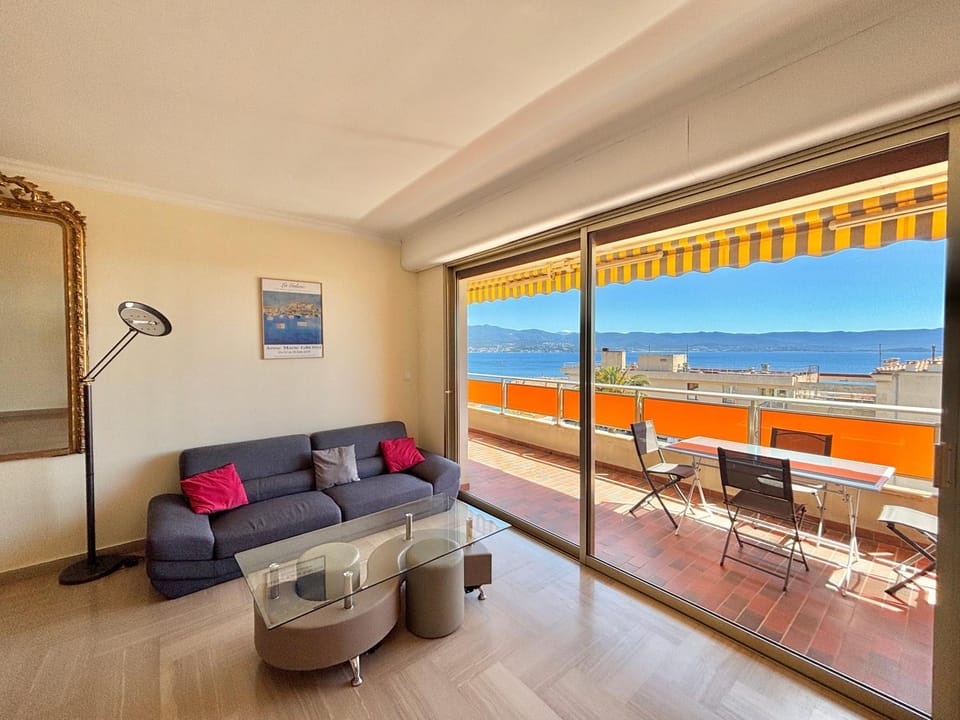 Living room, Sea view