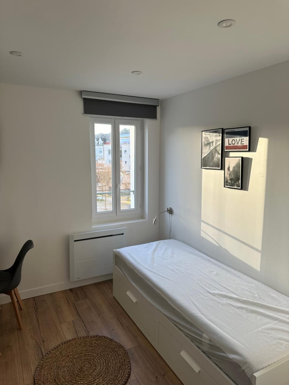 London Pub Brasserie Apartment in Normandy