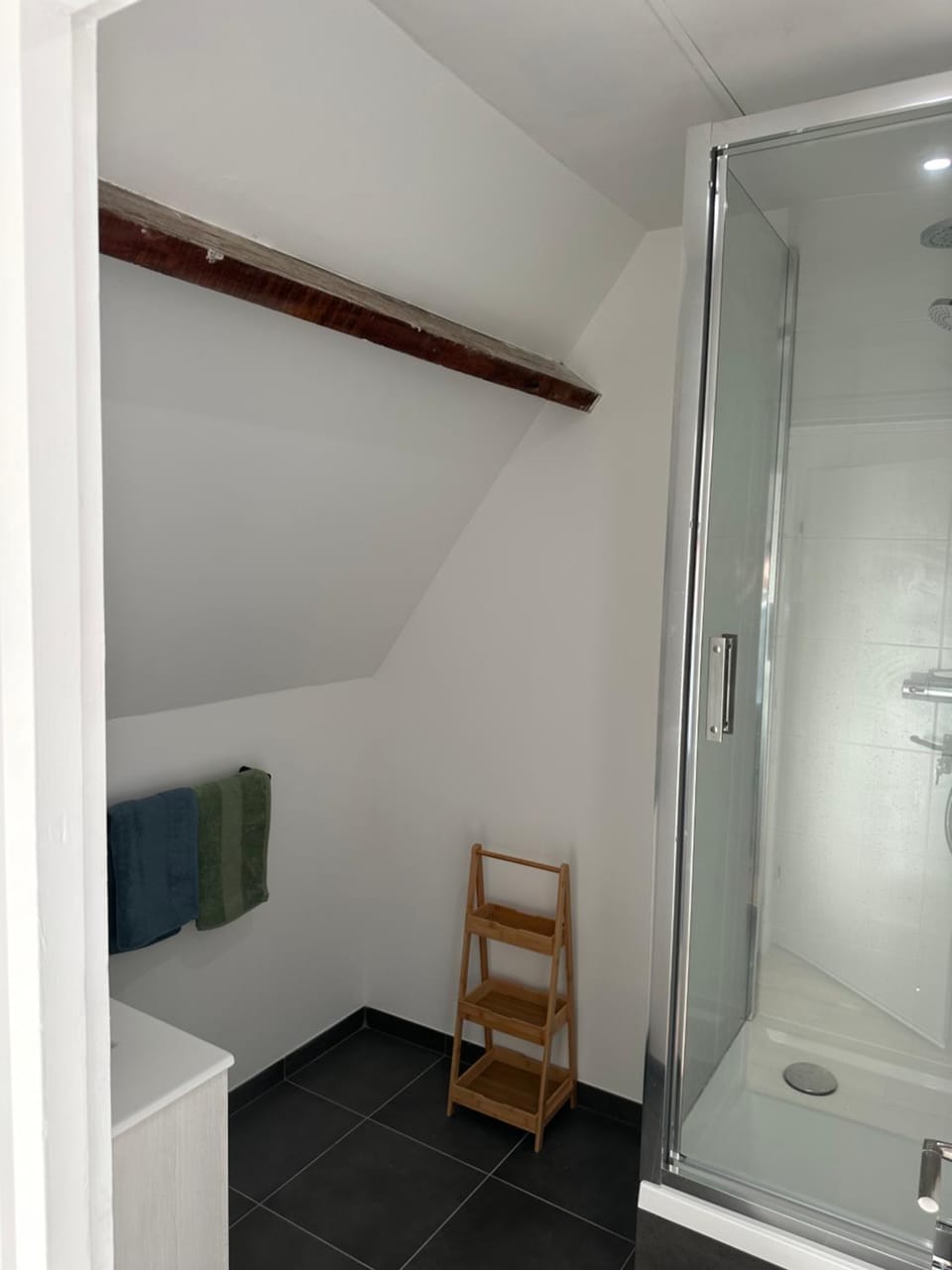London Pub Brasserie Apartment in Normandy