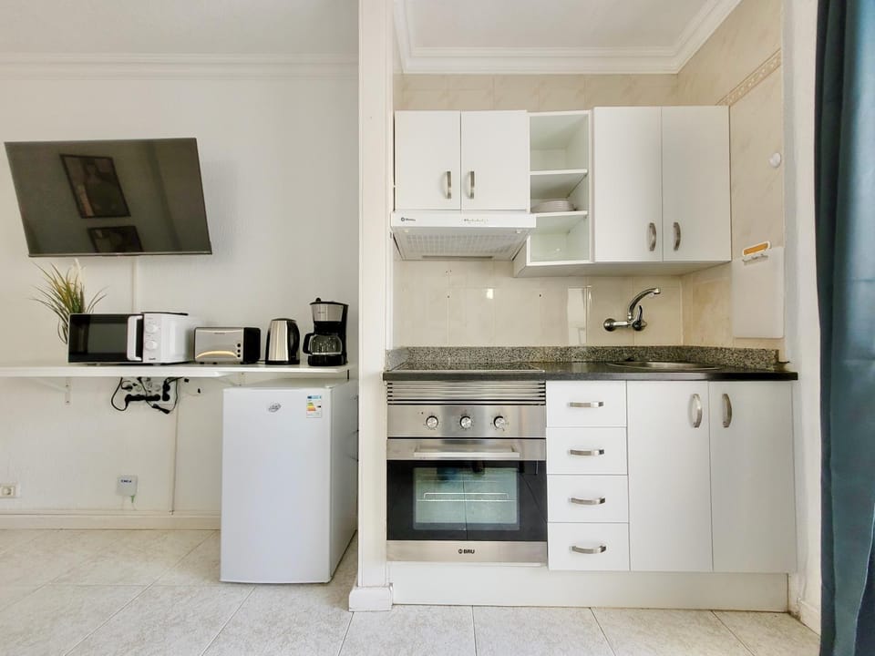 Kitchen or kitchenette, minibar, pet friendly, stove, toaster