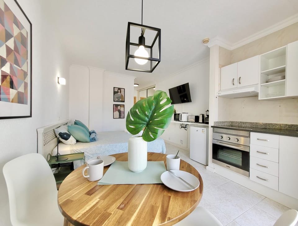 TV and multimedia, Kitchen or kitchenette, Dining area, minibar, pet friendly, stove, toaster