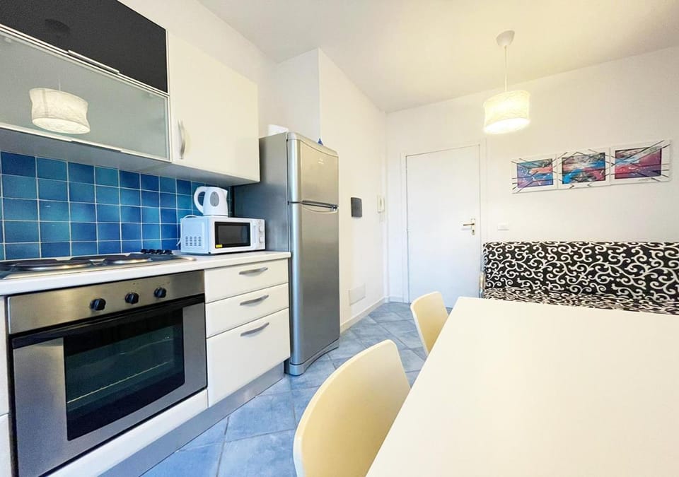 Kitchen or kitchenette, Dining area, minibar, pet friendly, stove