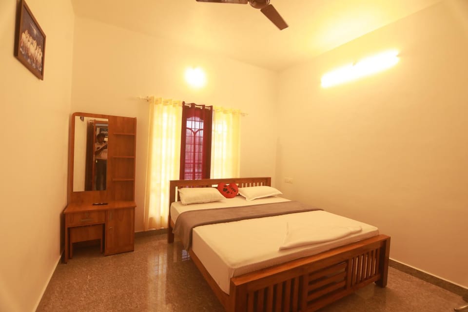 Photo of the whole room, Bedroom