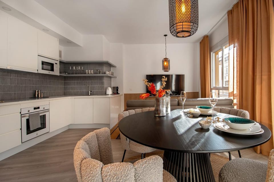 Property building, Kitchen or kitchenette, Living room