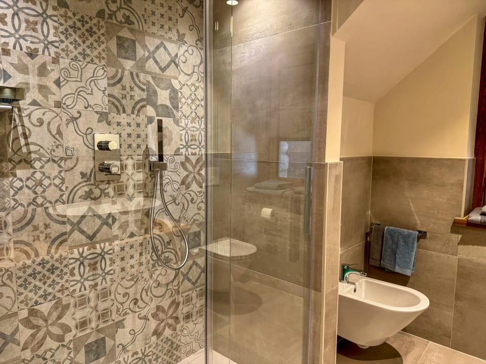 Shower, Bathroom, bidet