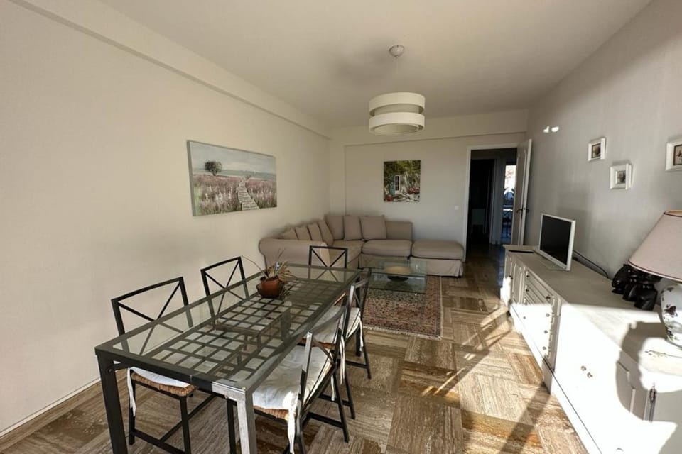 TV and multimedia, Living room, Dining area