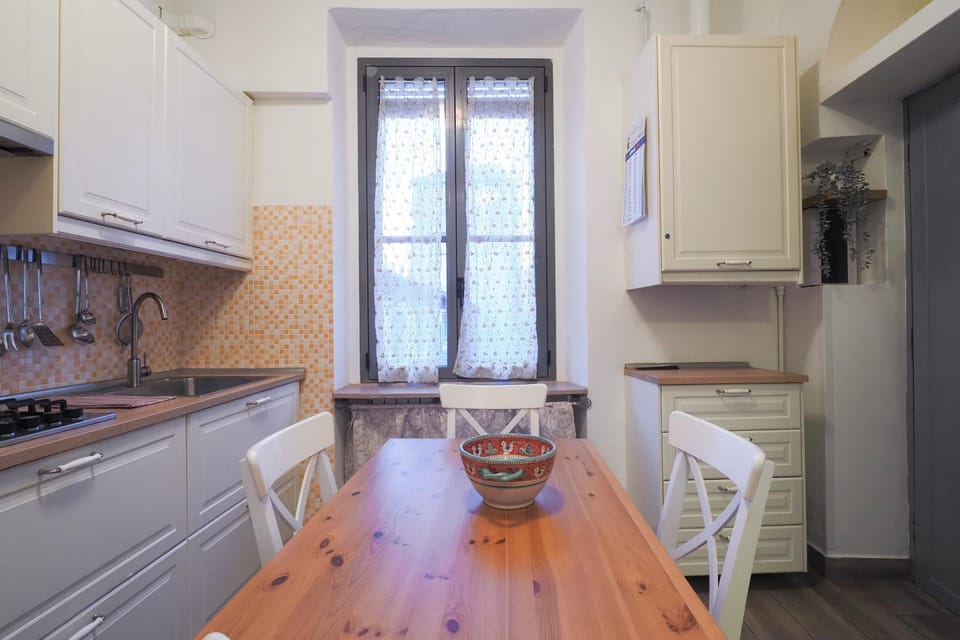 Kitchen or kitchenette, Dining area, pet friendly, stove