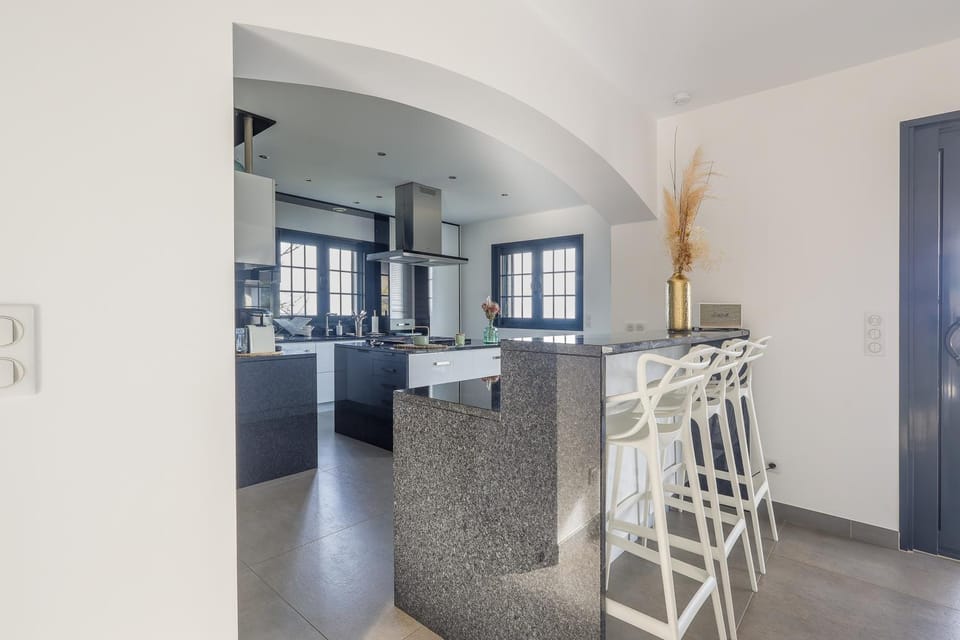 Kitchen or kitchenette, Living room, Dining area