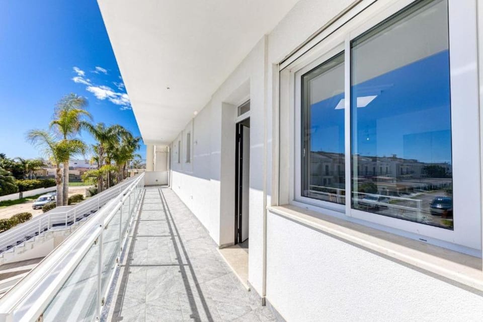 Property building, View (from property/room), Balcony/Terrace, Parking