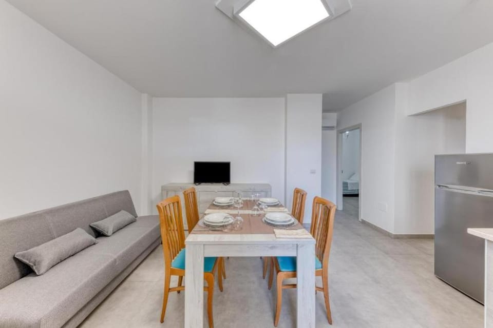 TV and multimedia, Kitchen or kitchenette, Living room, Dining area