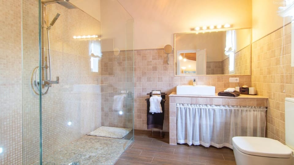 Bathroom, Living room