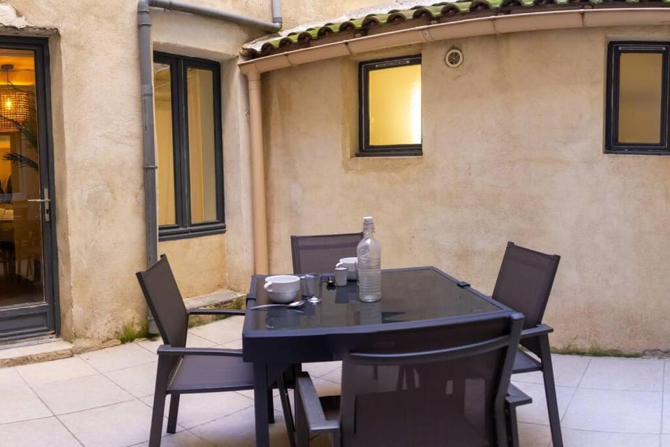 Appartement avec cour privée + clim séjour + wifi Apartment in Avignon