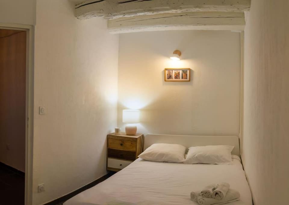 Appartement avec cour privée + clim séjour + wifi Apartment in Avignon