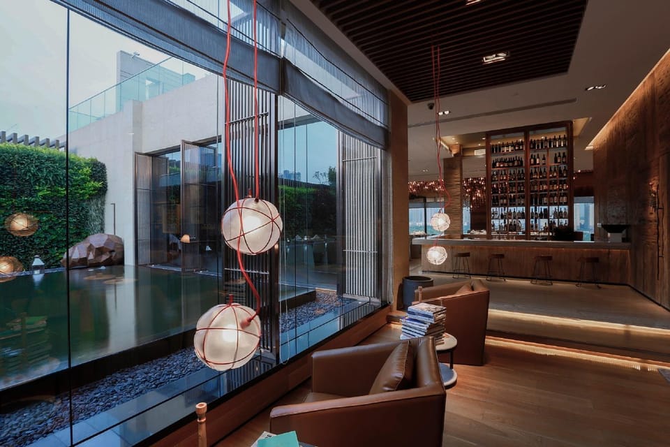 Communal lounge/ TV room, Library, Lounge or bar