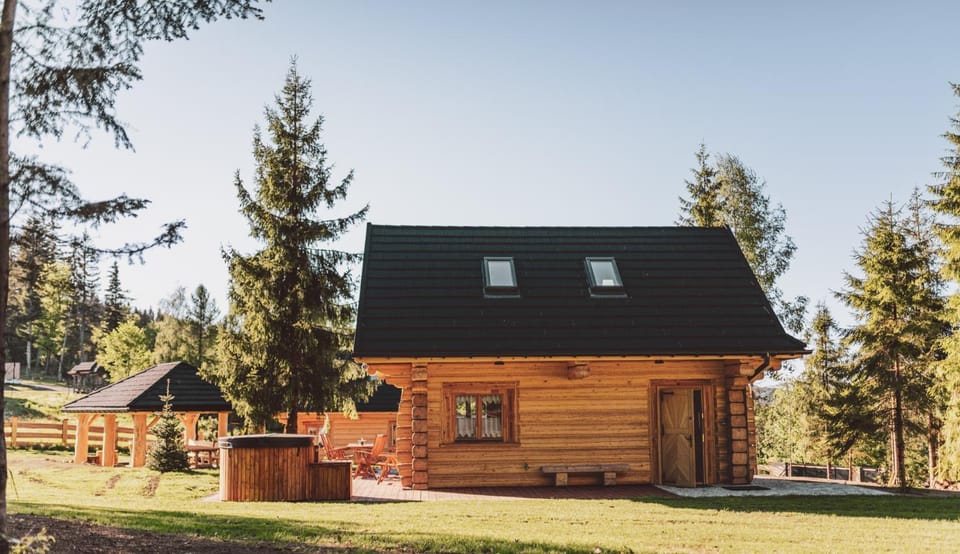 Property building, Day, Natural landscape, Garden, Hot Tub, Garden view