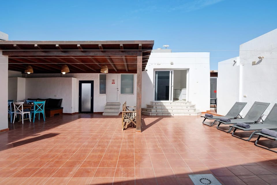 Property building, Balcony/Terrace, Living room
