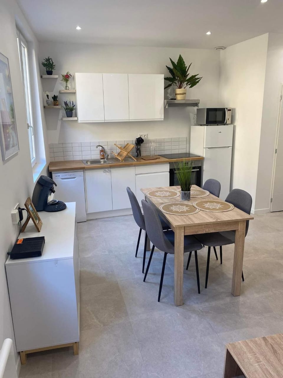 Dining area, oven, stove