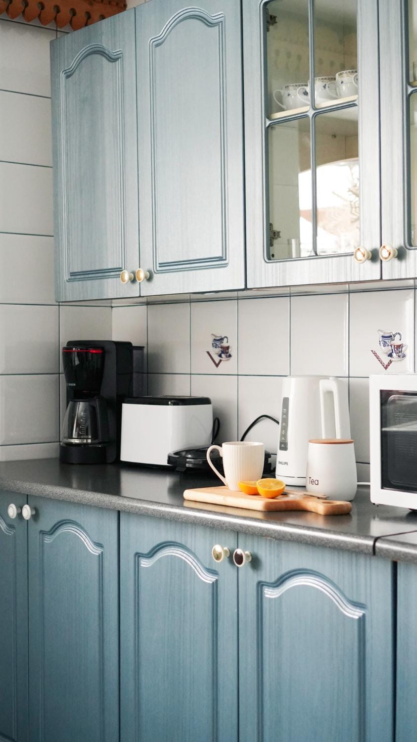 Coffee/tea facilities, Kitchen or kitchenette, Kitchen or kitchenette, microwave, toaster, Internal: Not applicable to any particular room