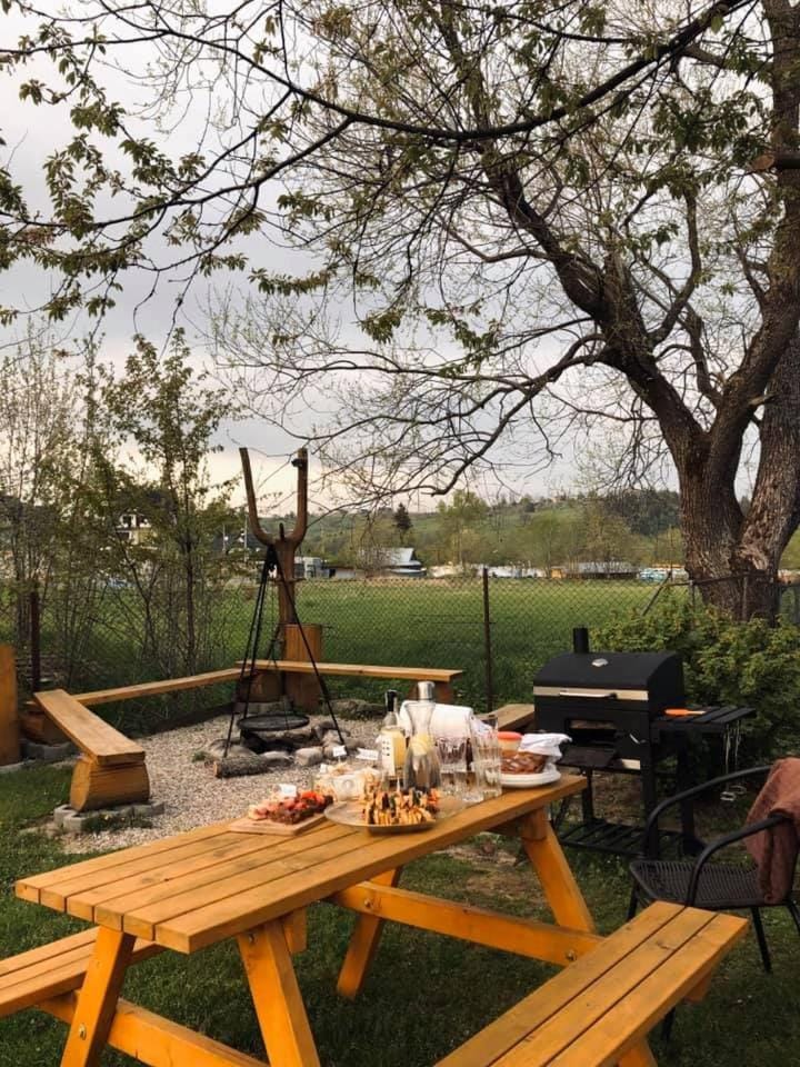 BBQ facilities, Garden, Garden, Dining area, Food, Garden view