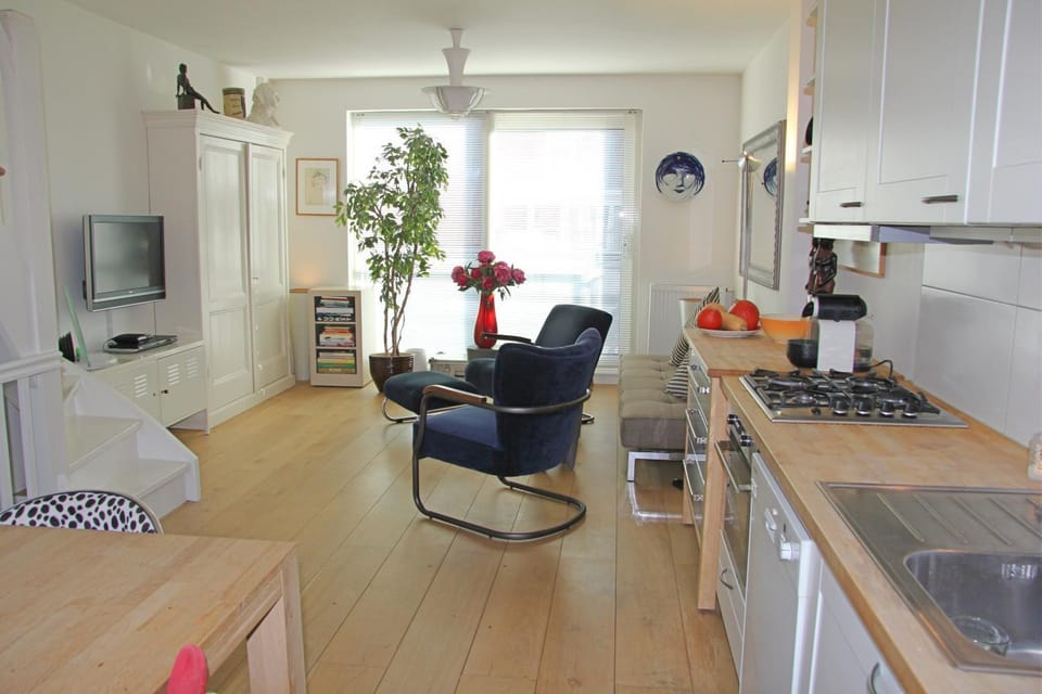 Kitchen or kitchenette, Living room