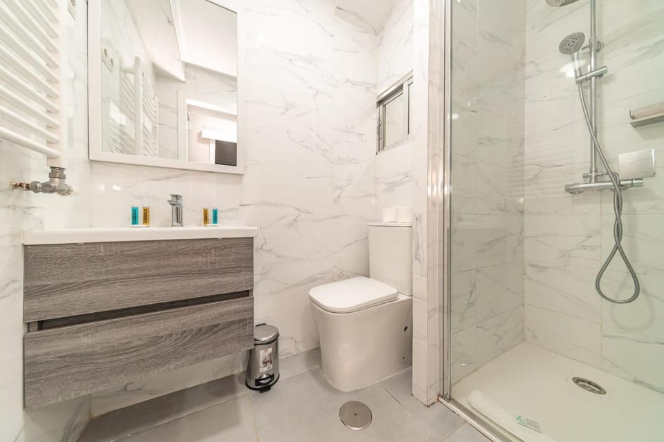 Shower, Bathroom, towels