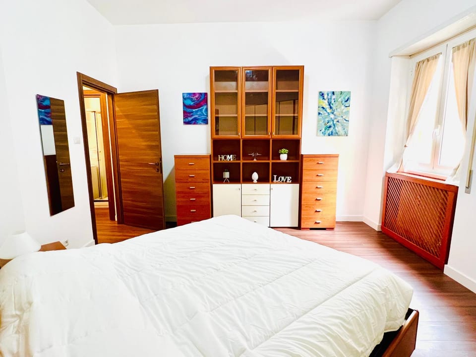 Bed, Photo of the whole room, Bedroom, wardrobe