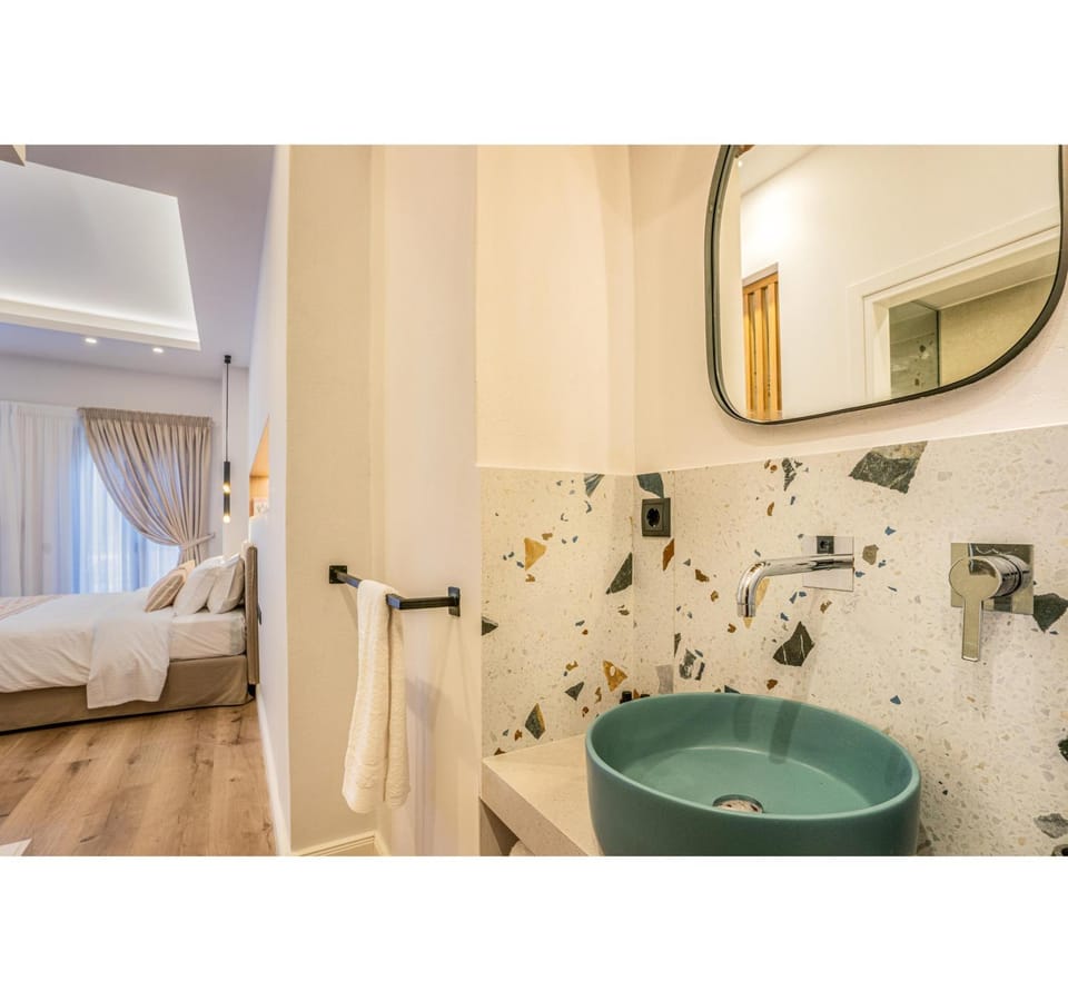 Toilet, Bathroom, towels